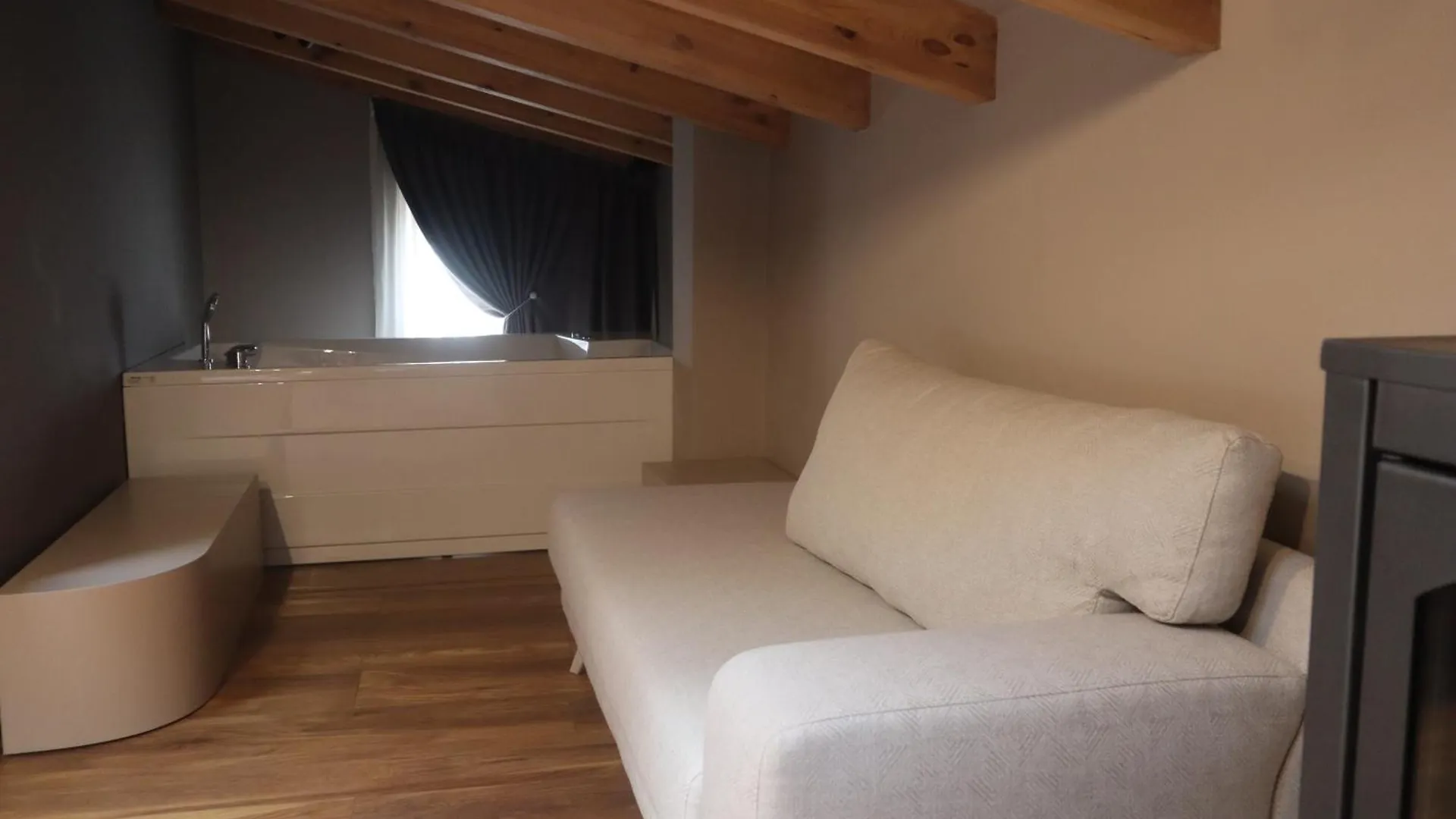 Hani I Gjelit Hotel, Korce Albanië